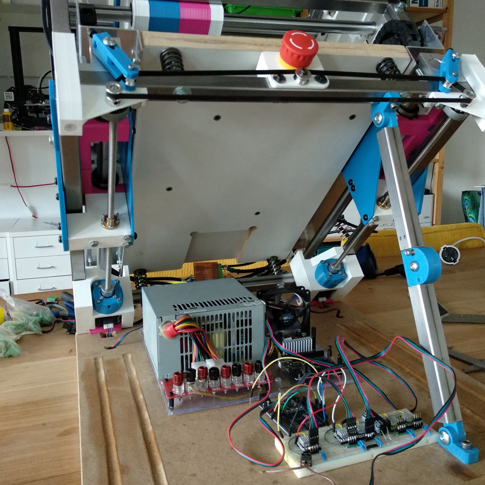 Underneath of the CNC the electronics (computer PSU, 2x arduino, PPM-PWM converter can be found)